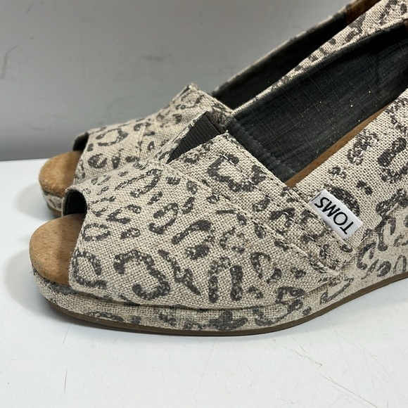 Toms Snow Leopard Peep Toe Wedge Heel Canvas Shoes, size 7.5 - Picture 5 of 14